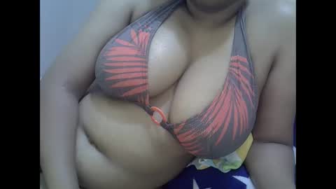 Snapshot of sisibrown97 chatting on 09-19-25, 04:36 brown online show from 09-19-25, 04:36