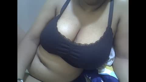 Snapshot of sisibrown97 chatting on 11-23-25, 03:23 brown online show from 11-23-25, 03:23