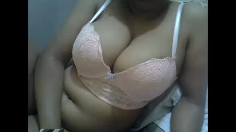 Snapshot of sisibrown97 chatting on 11-24-25, 10:53 brown online show from 11-24-25, 10:53