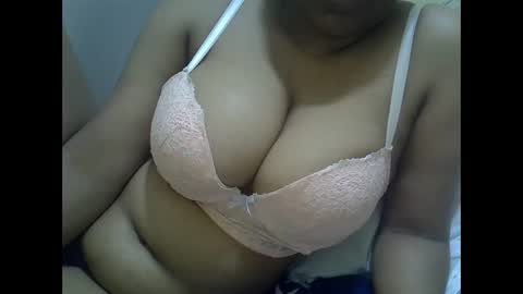 Snapshot of sisibrown97 chatting on 11-25-25, 04:07 brown online show from 11-25-25, 04:07