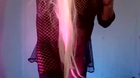 Snapshot of sissy_fit chatting on 01-17-26, 12:26 Mica online show from 01-17-26, 12:26