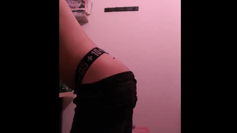 Snapshot of sissyboy941 chatting on 02-28-26, 09:54 Cole Sprouse online show from 02-28-26, 09:54