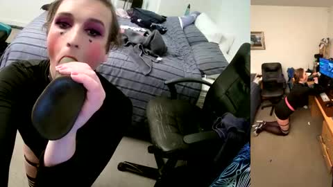 Snapshot of sissycdmish chatting on 09-21-25, 04:30 SissyCDMish online show from 09-21-25, 04:30