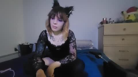 Snapshot of sith_holocrons chatting on 12-14-25, 04:07 Sith Holocrons online show from 12-14-25, 04:07