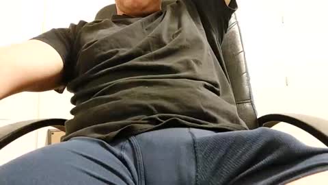 Snapshot of sixinchsolo chatting on 10-23-25, 03:39 sixinchsolo online show from 10-23-25, 03:39