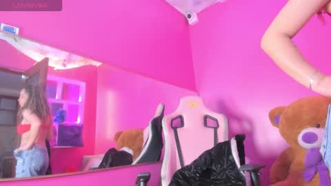 Snapshot of skaila_angels1 chatting on 10-25-25, 01:13 skaila_angels1 online show from 10-25-25, 01:13