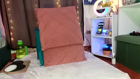 Skarlleth online show from 11-25-25, 03:56