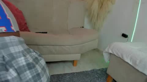 Snapshot of skarletsexy chatting on 01-18-25, 01:18 Skarlet online show from 01-18-25, 01:18