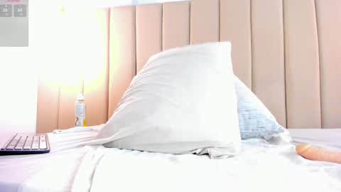 Snapshot of skarlett_monroee chatting on 12-19-24, 07:51 Skarlet online show from 12-19-24, 07:51