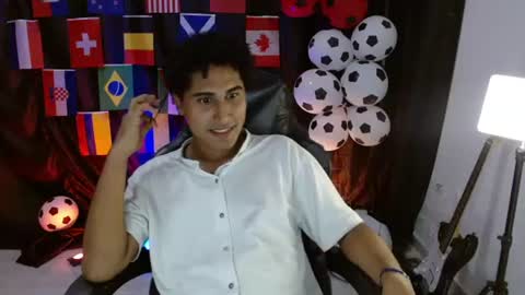Snapshot of skart_bigcock chatting on 07-11-26, 06:43 Luciano online show from 07-11-26, 06:43
