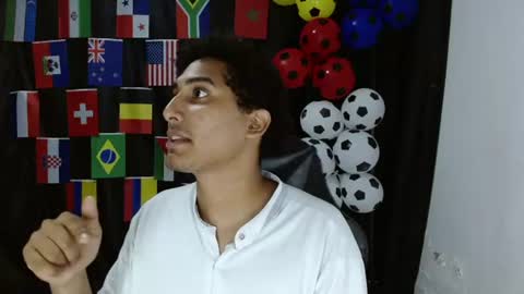 Snapshot of skart_bigcock chatting on 07-16-26, 06:14 Luciano online show from 07-16-26, 06:14