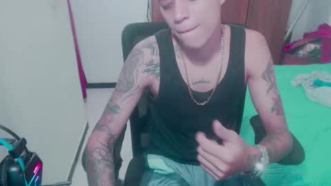 Snapshot of skateboy444 chatting on 10-04-25, 12:58 king online show from 10-04-25, 12:58