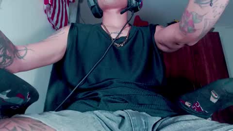 Snapshot of skateboy444 chatting on 11-14-25, 05:50 king online show from 11-14-25, 05:50