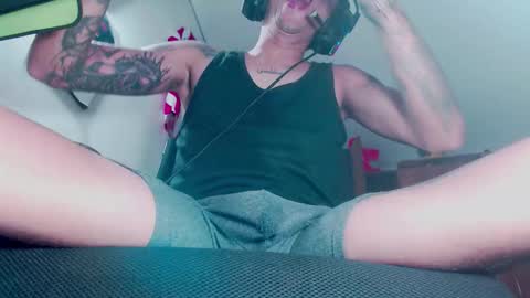 Snapshot of skateboy444 chatting on 11-27-25, 09:33 king online show from 11-27-25, 09:33