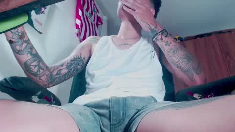 Snapshot of skateboy444 chatting on 12-05-25, 05:38 king online show from 12-05-25, 05:38