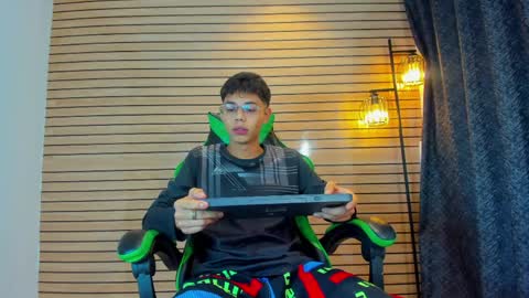 Snapshot of skiiny_boy chatting on 04-10-26, 10:31 skiiny_boy online show from 04-10-26, 10:31