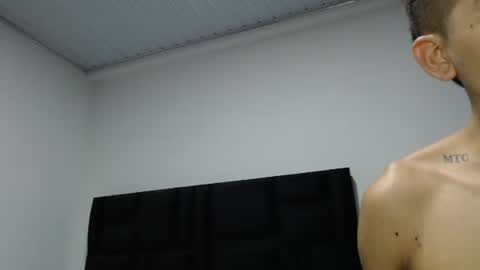 Snapshot of skinny_badboy chatting on 12-29-24, 12:20 E R O S online show from 12-29-24, 12:20
