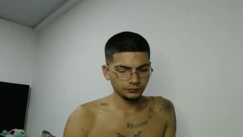 Snapshot of skinny_badboy chatting on 02-12-26, 03:23 E R O S online show from 02-12-26, 03:23