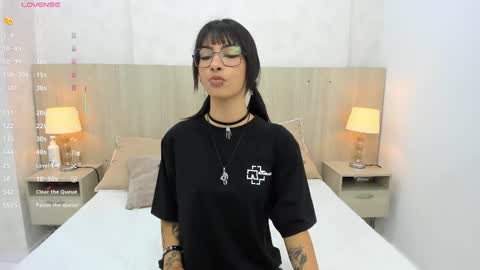 Snapshot of skinny_emily chatting on 09-11-25, 07:47 Emily Rojas online show from 09-11-25, 07:47