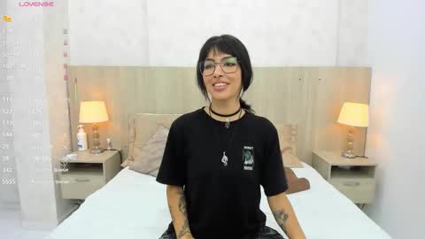 Snapshot of skinny_emily chatting on 09-28-25, 07:30 Emily Rojas online show from 09-28-25, 07:30