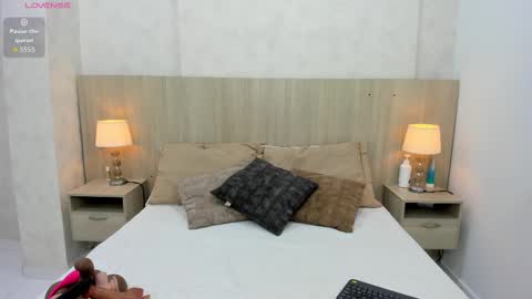 Snapshot of skinny_emily chatting on 10-31-25, 07:37 Emily Rojas online show from 10-31-25, 07:37