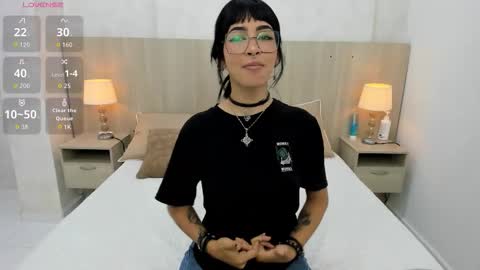 Snapshot of skinny_emily chatting on 11-06-25, 07:37 Emily Rojas online show from 11-06-25, 07:37