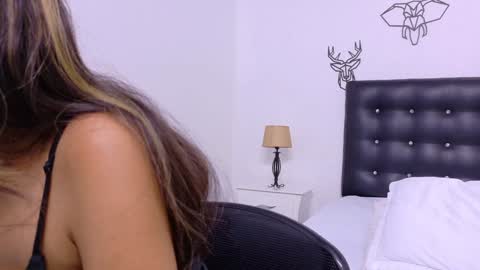 skinny_hottie18 online show from 12-18-24, 02:17