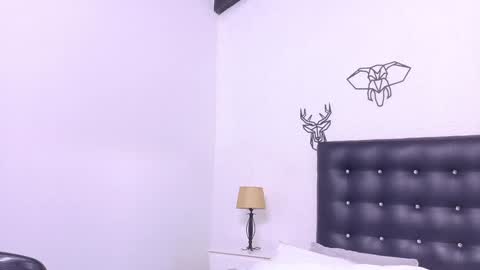 skinny_hottie18 online show from 12-19-24, 05:18