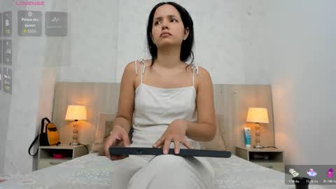 Snapshot of skinny_isabela chatting on 11-25-25, 11:32 Isabela online show from 11-25-25, 11:32