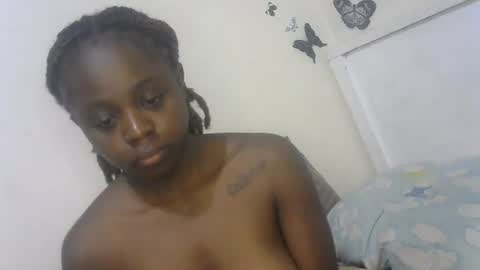 Snapshot of skinny_petite18 chatting on 07-11-26, 10:18 Munah online show from 07-11-26, 10:18
