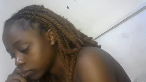 Snapshot of skinny_petite18 chatting on 07-13-26, 03:48 Munah online show from 07-13-26, 03:48