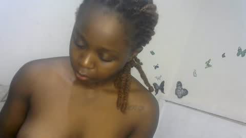 Snapshot of skinny_petite18 chatting on 07-19-26, 02:21 Munah online show from 07-19-26, 02:21