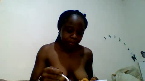 Snapshot of skinny_petite18 chatting on 07-26-26, 10:44 Munah online show from 07-26-26, 10:44
