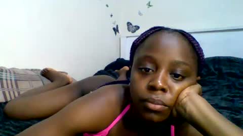 Snapshot of skinny_petite18 chatting on 07-27-26, 05:09 Munah online show from 07-27-26, 05:09