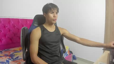 Snapshot of skinny_sam23 chatting on 05-04-26, 03:24 sam online show from 05-04-26, 03:24