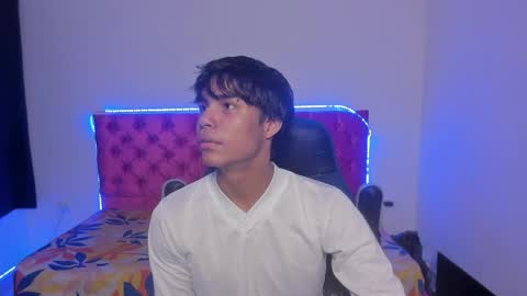 Snapshot of skinny_sam23 chatting on 05-21-26, 03:35 sam online show from 05-21-26, 03:35
