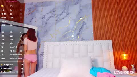 Snapshot of skinnyandcute_ chatting on 02-19-25, 02:55 Mariah Black  online show from 02-19-25, 02:55