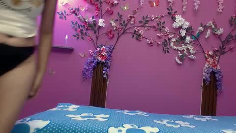 Snapshot of skinnybarbie022 chatting on 09-22-25, 01:29 barbi online show from 09-22-25, 01:29