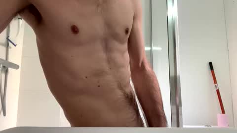 Snapshot of skinnybigdk chatting on 12-19-24, 01:18 skinnybigdk online show from 12-19-24, 01:18