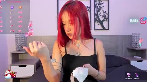 Snapshot of skinnyfoxyy chatting on 12-19-24, 08:23 Foxy online show from 12-19-24, 08:23