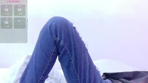Snapshot of skinnyneighbour_ chatting on 10-24-25, 03:03 Karla  online show from 10-24-25, 03:03