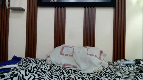 sofia online show from 12-16-25, 01:43