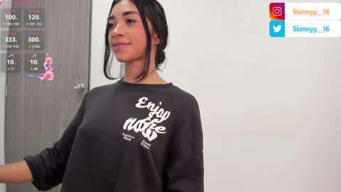 Snapshot of skinnyy_16 chatting on 01-29-25, 10:37 Skinny online show from 01-29-25, 10:37