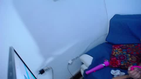 Snapshot of skinnyy_andtight chatting on 12-04-24, 03:26 Alexa online show from 12-04-24, 03:26