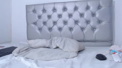 Snapshot of skinnyy_andtight chatting on 12-28-24, 09:20 Alexa online show from 12-28-24, 09:20