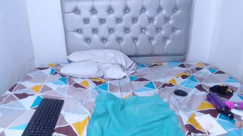 Snapshot of skinnyy_andtight chatting on 02-07-25, 06:14 Alexa online show from 02-07-25, 06:14