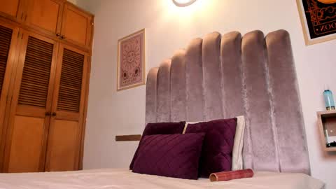 Sky Caroline online show from 05-14-26, 09:43