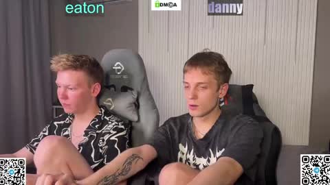 Snapshot of sky_hunter chatting on 05-15-26, 04:03 sky_hunter online show from 05-15-26, 04:03