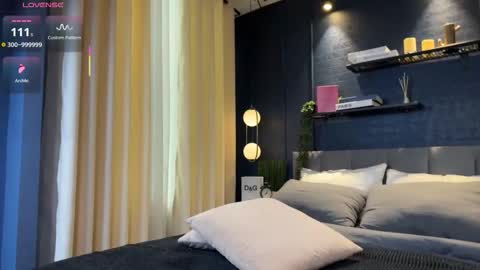 Snapshot of sky_morris chatting on 12-17-25, 07:25 Sky online show from 12-17-25, 07:25