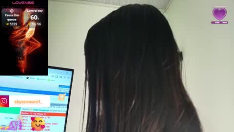 skye moore online show from 11-12-25, 09:36